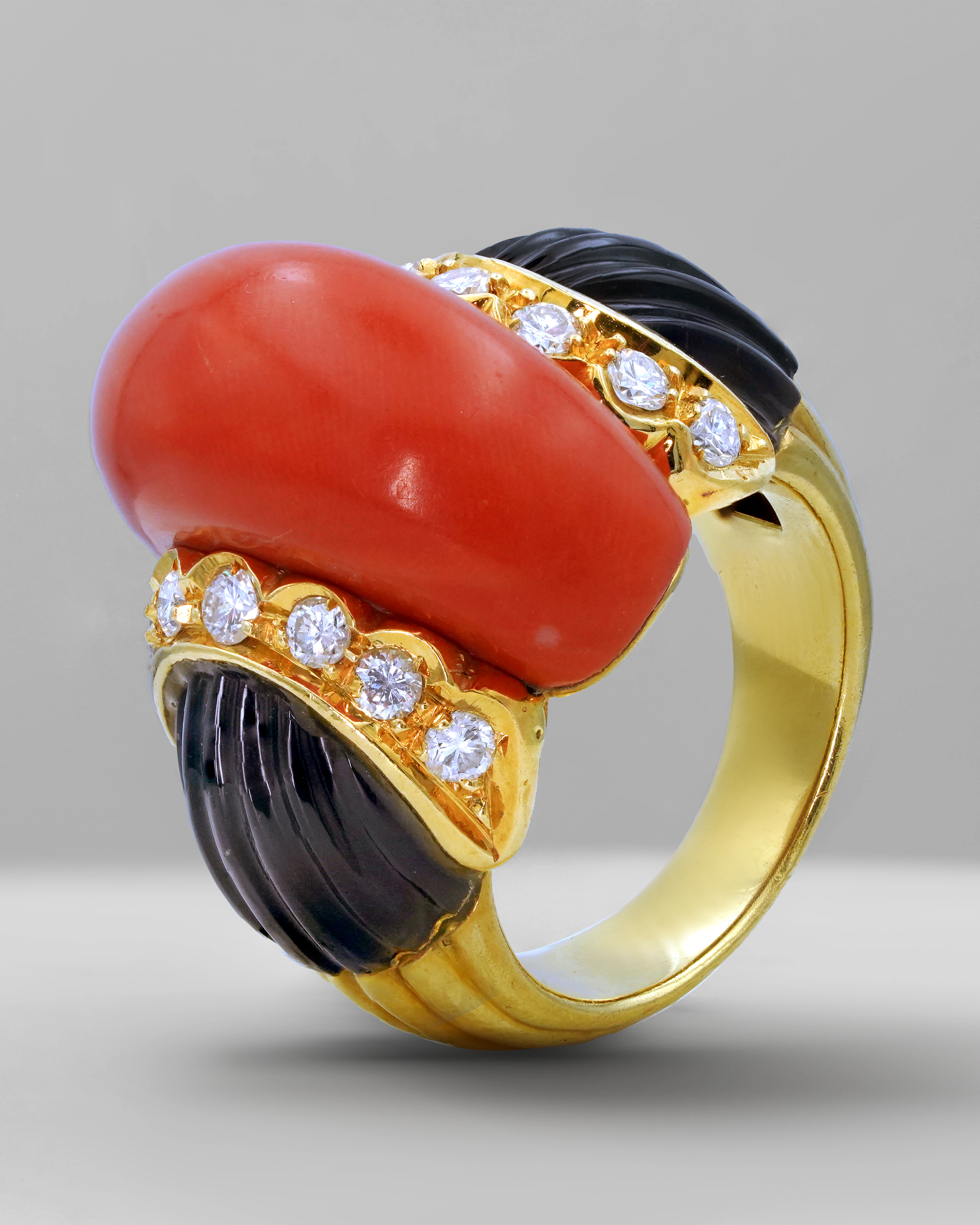 Vintage coral, onyx and diamond ring, set in 18k yellow gold