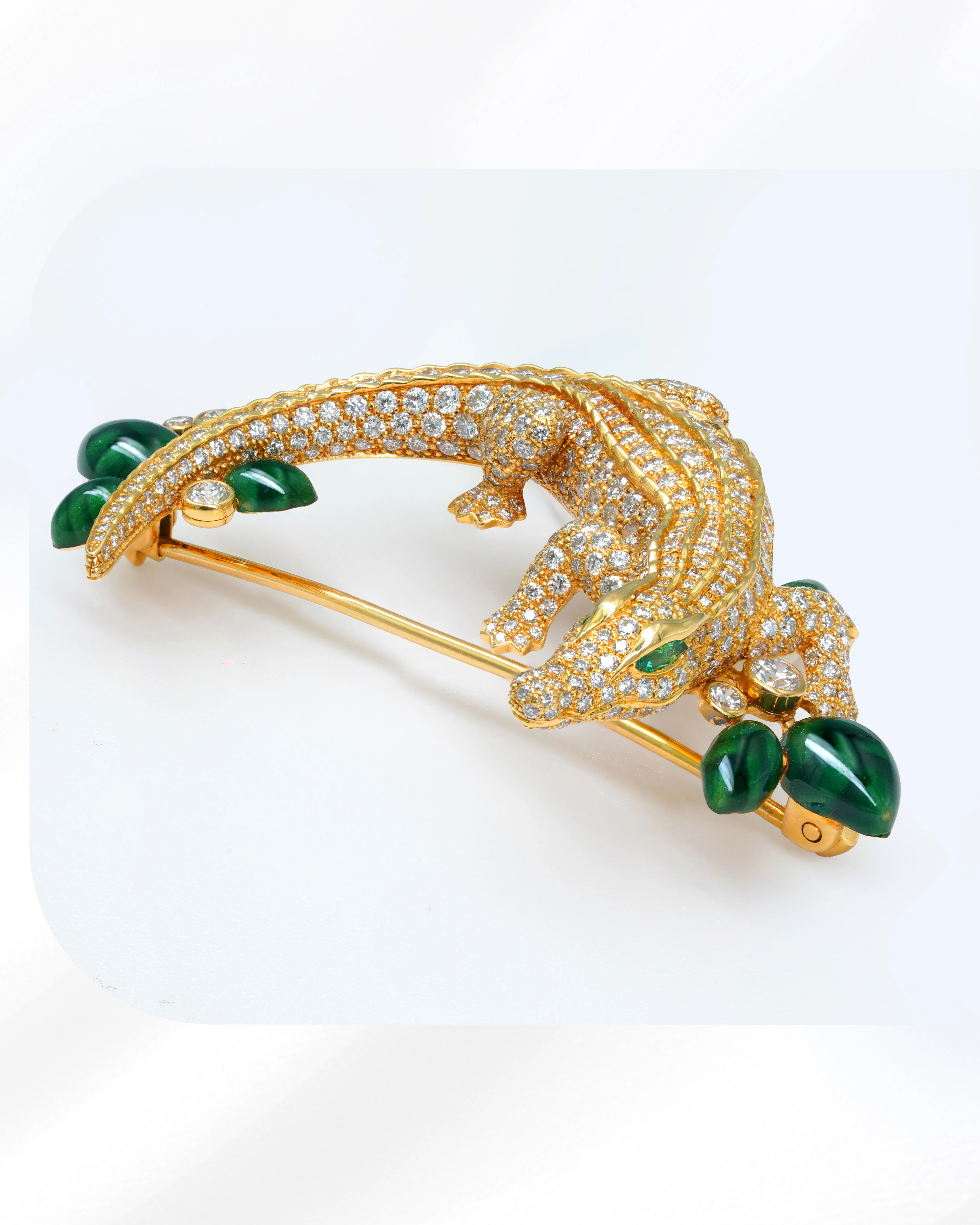 Cartier Crocodile Brooch, Magicien Collection, Pave set brilliant-cut diamonds in 18k yellow gold